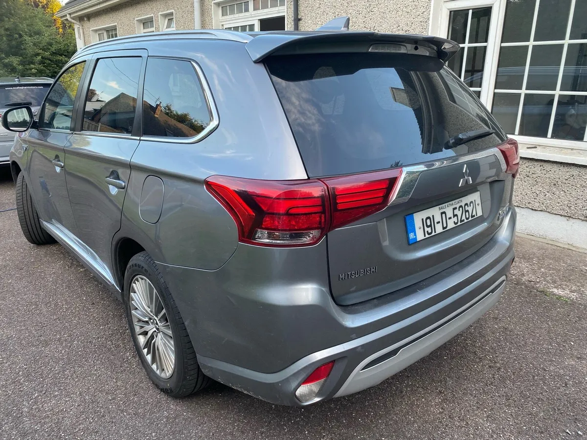 Mitsubishi outlander 2.4 PHEV - Image 4