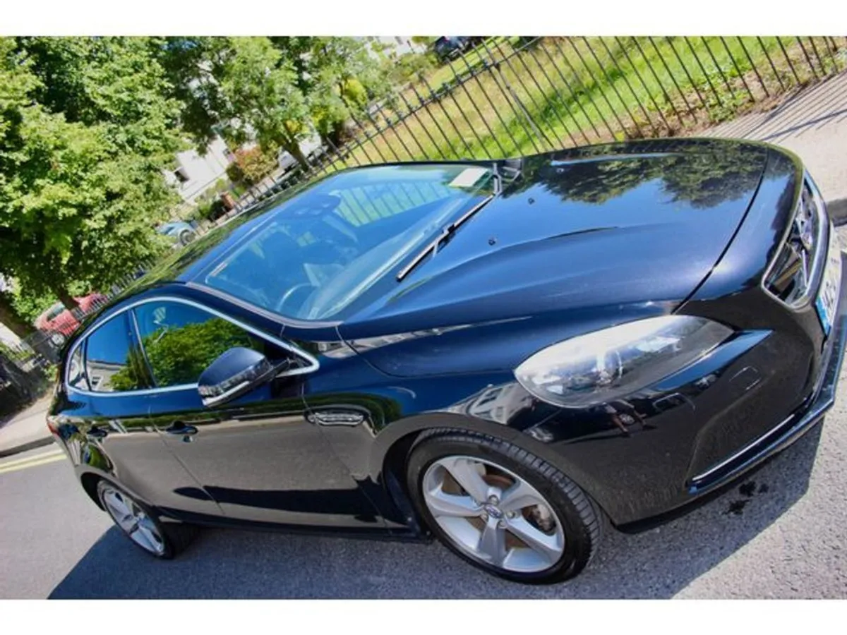 Volvo V40 T4 1.6 Automatic Fsh  NCT - Image 3