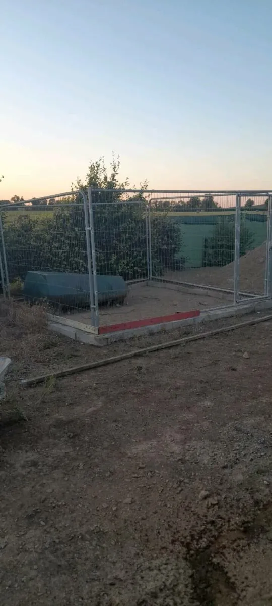Dog run enclosure - Image 1