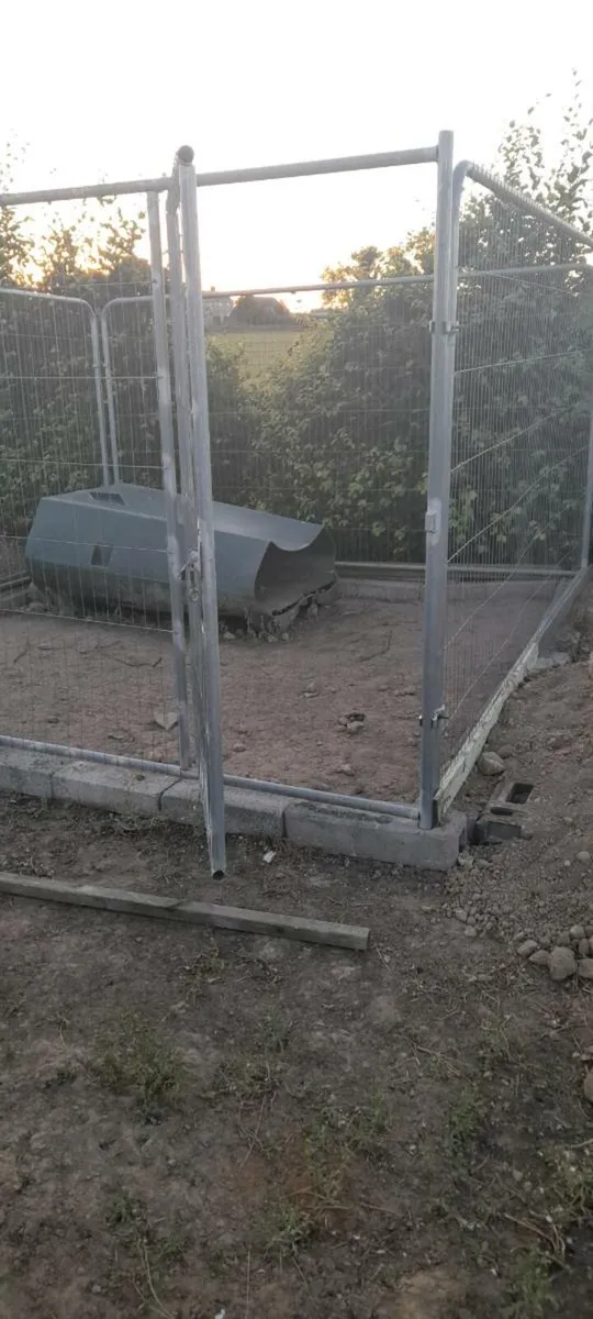 Dog run enclosure - Image 2