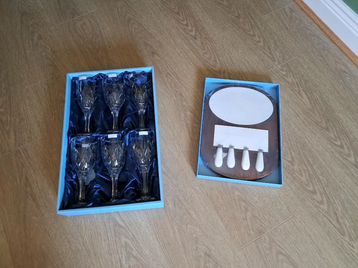 Newbridge wine glasses and cheese board - Image 1