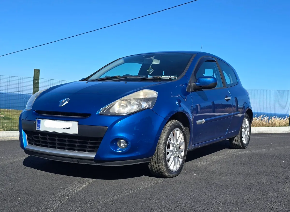2011 Renault Clio 1.2 16V Petrol – Spotless Cond. - Image 1