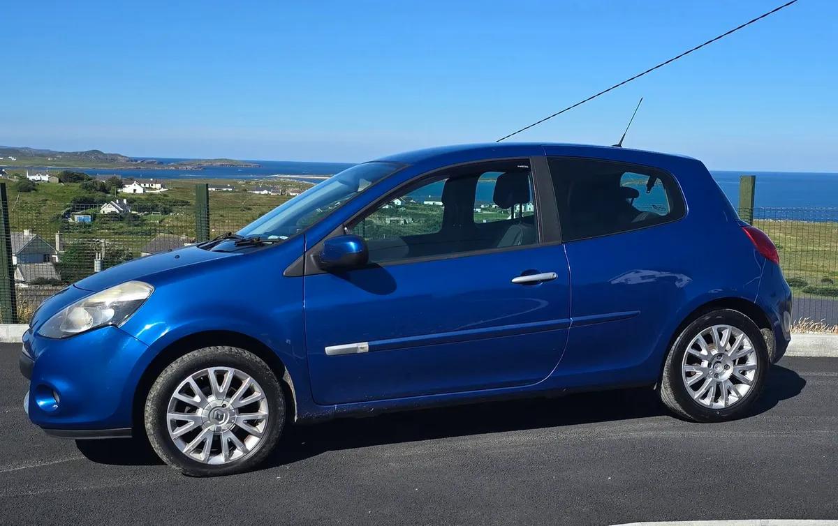 2011 Renault Clio 1.2 16V Petrol – Spotless Cond. - Image 2