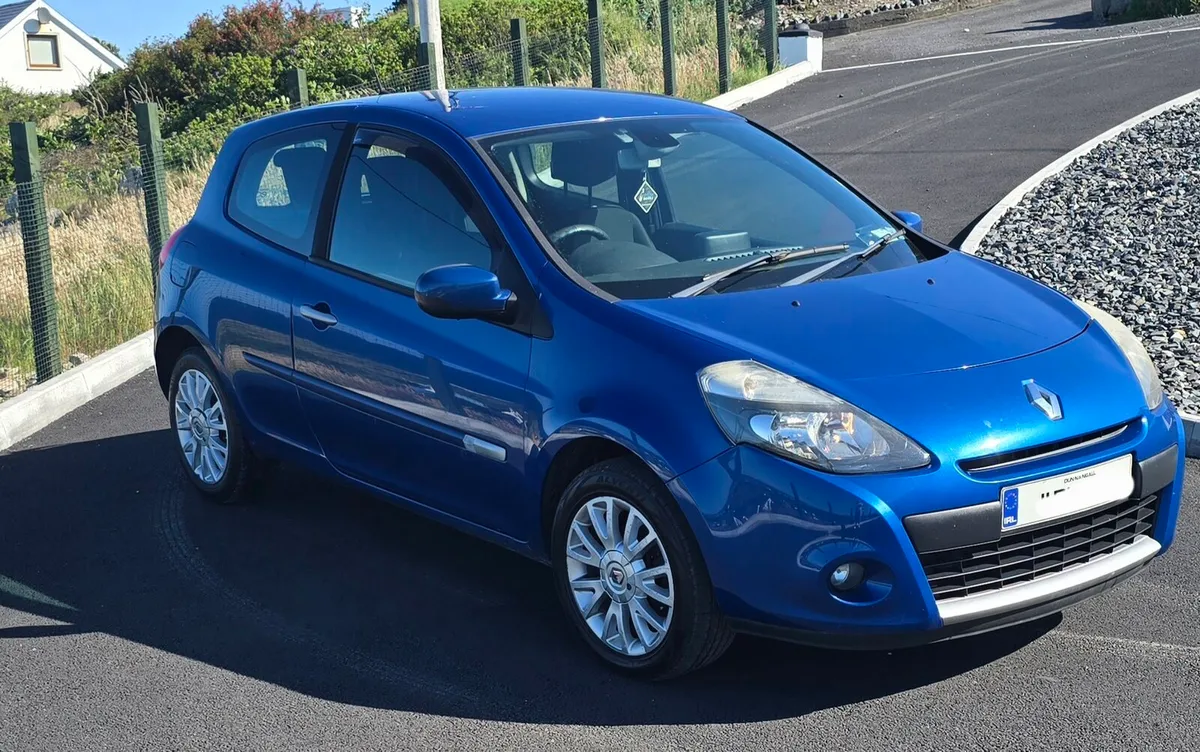 2011 Renault Clio 1.2 16V Petrol – Spotless Cond. - Image 3