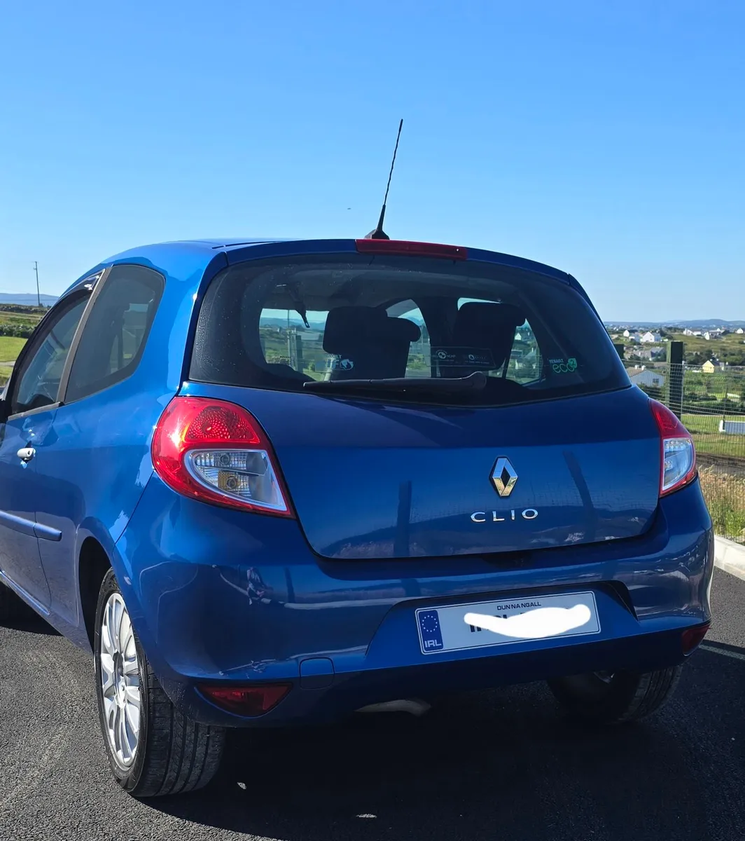 2011 Renault Clio 1.2 16V Petrol – Spotless Cond. - Image 4