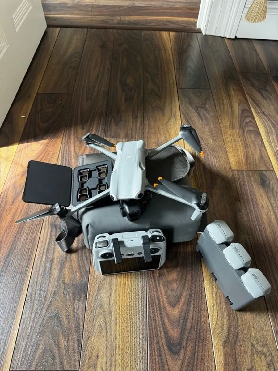 Dji Air 3 - Image 1