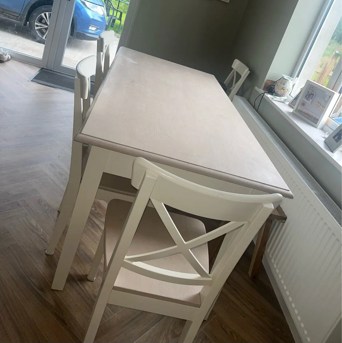 Kitchen table and chairs - Image 1