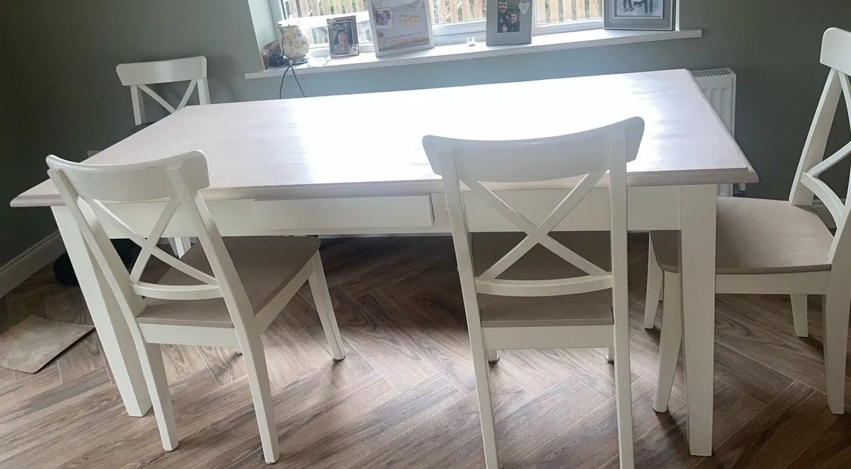 Kitchen table and chairs - Image 2