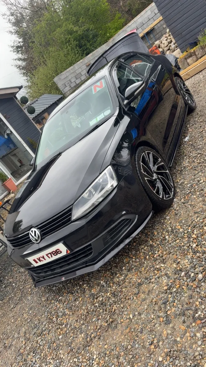 Volkswagen Jetta 2011 - Image 1