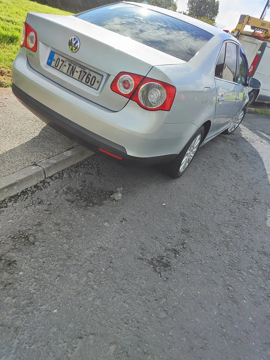 Volkswagen Jetta 2007 - Image 2