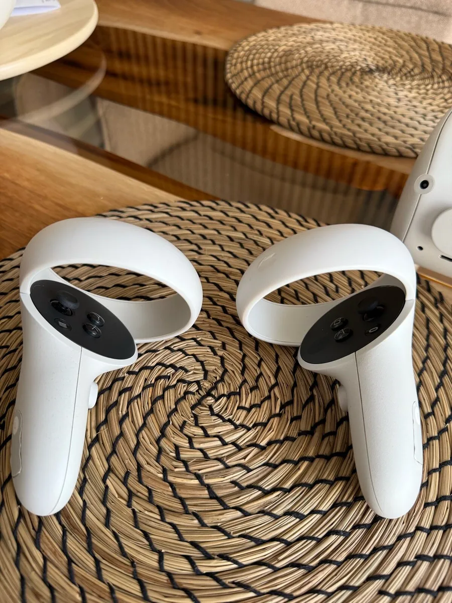 Oculus Quest 2 64GB VR headset + Elite head strap - Image 3