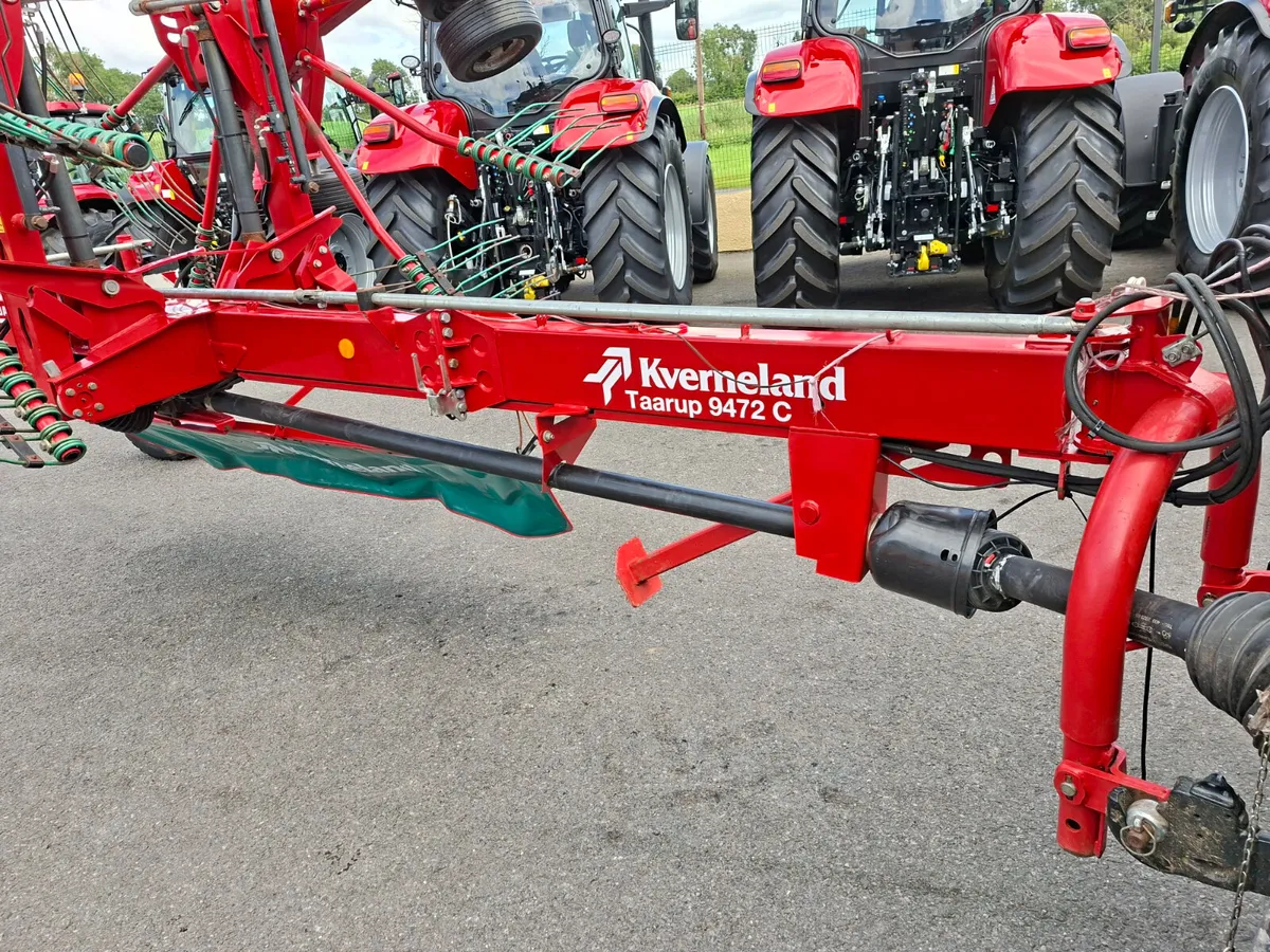 2014 KVERNELAND 9472C RAKE - Image 4