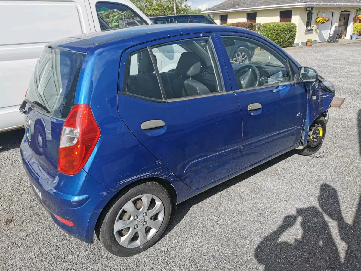 13 Hyundai i10 Low Mileage - Image 3