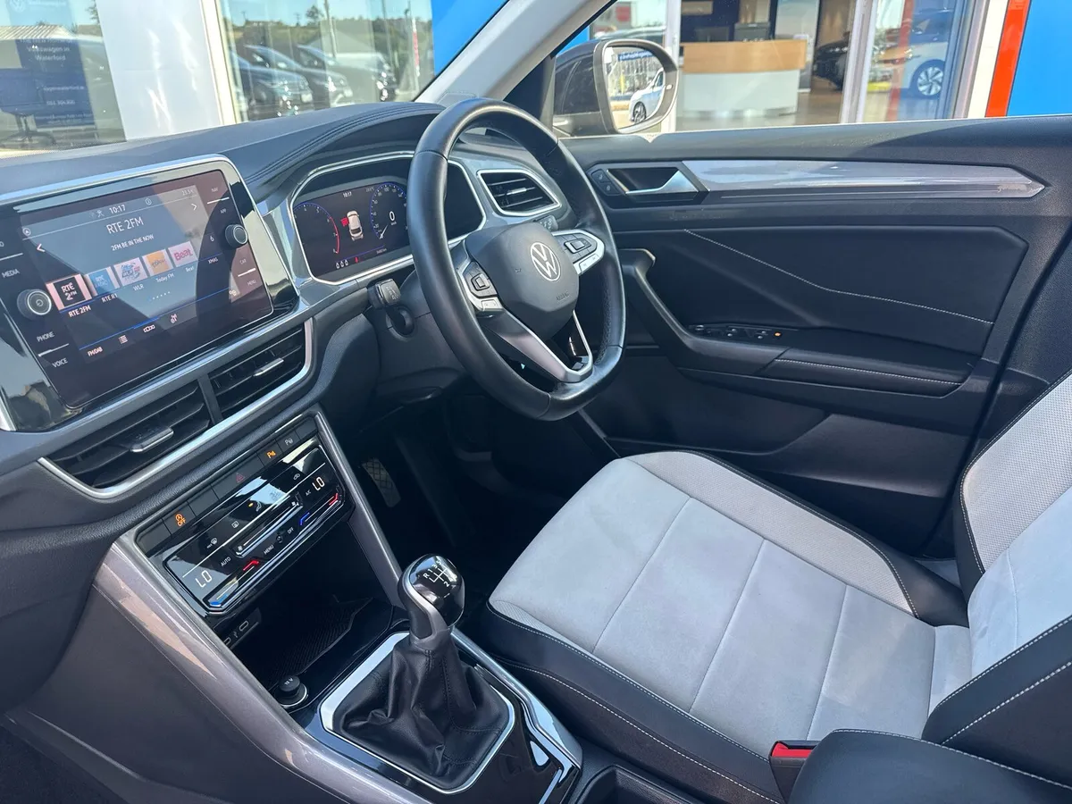 2023 Volkswagen T-Roc 1.0 TSI - Image 3