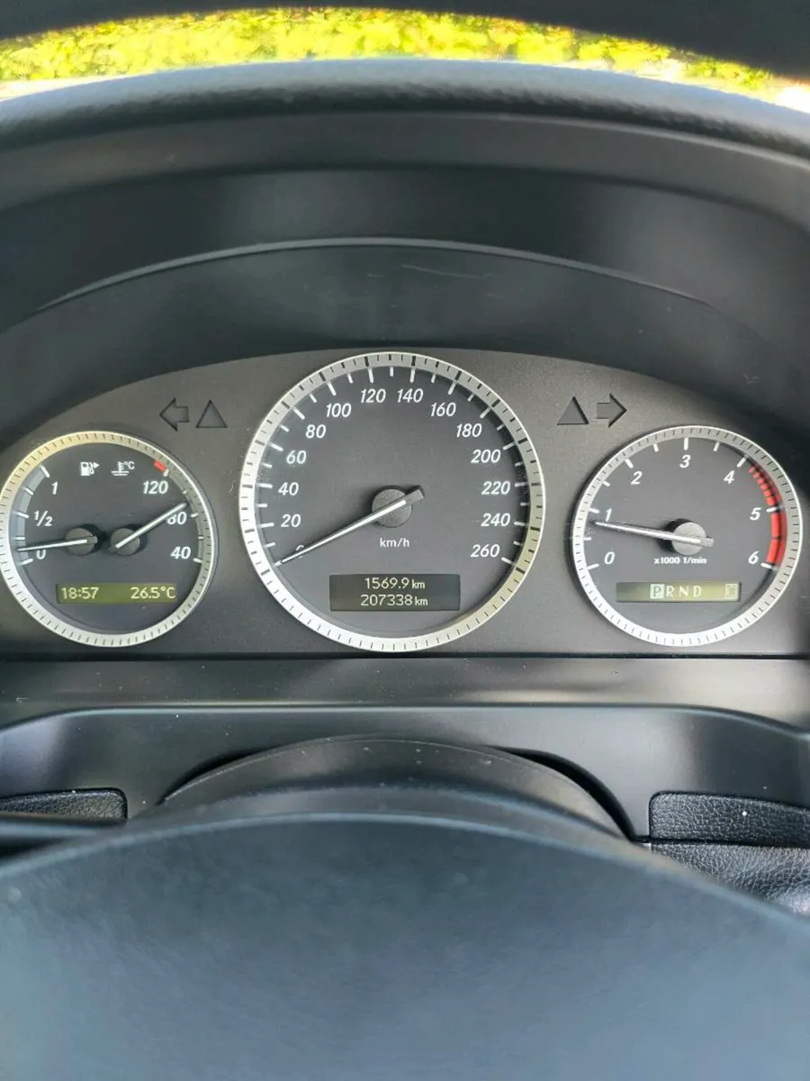 2010 Mercedes C200 auto - Image 3