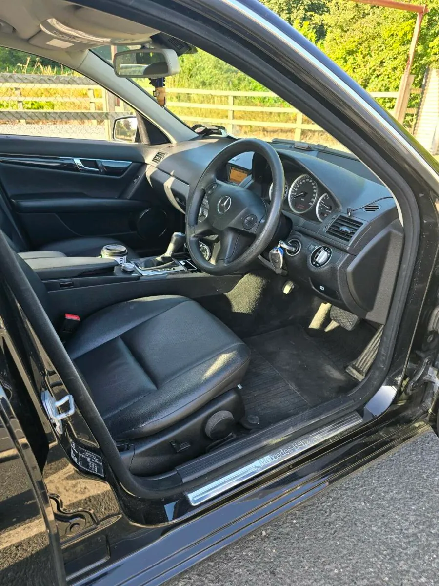 2010 Mercedes C200 auto - Image 4