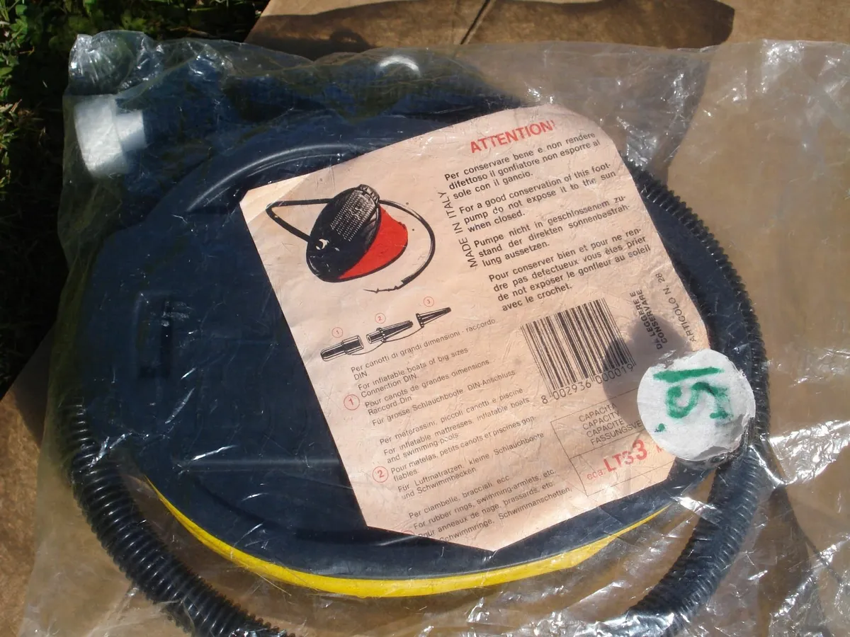 BEACH MAT,FOOT PUMP & SNORKEL SET. - Image 4