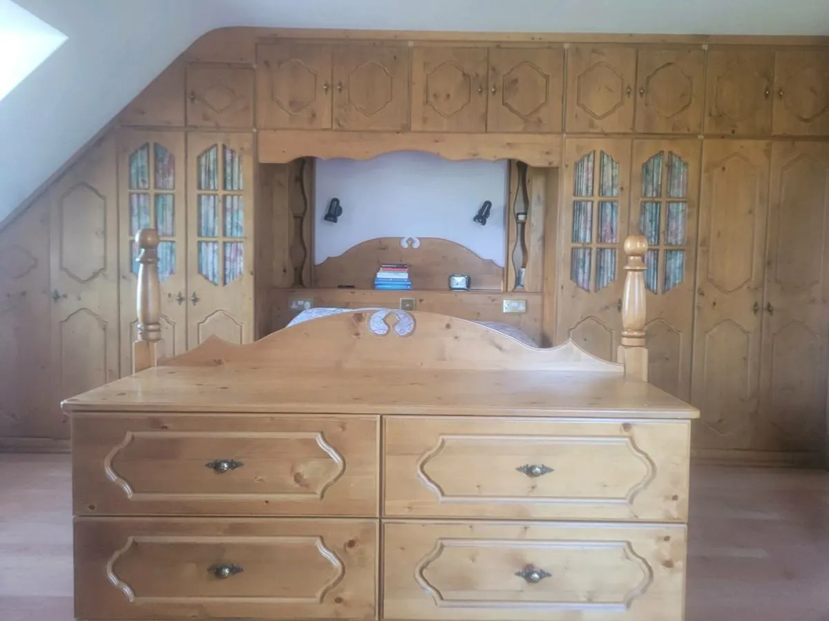 Bedroom built in - perfect for upcycling! - Image 1