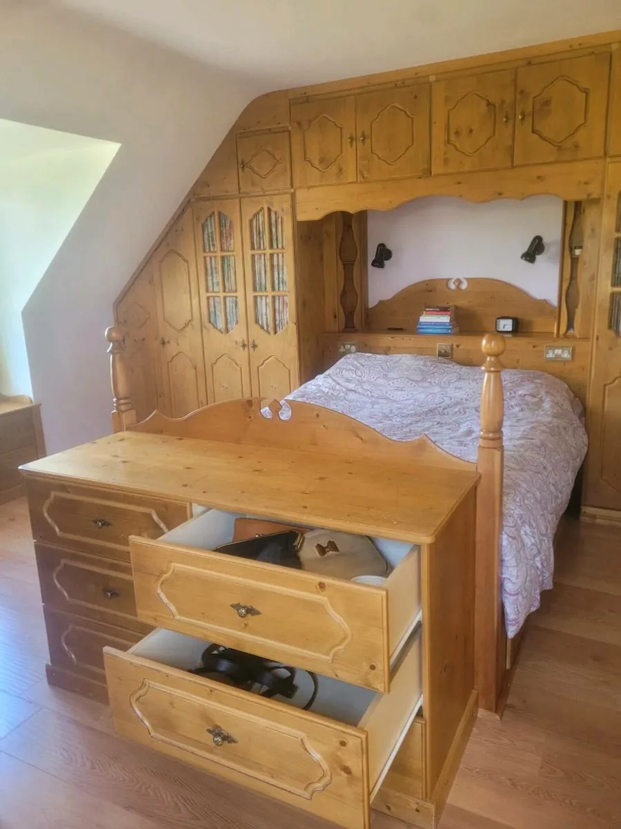 Bedroom built in - perfect for upcycling! - Image 2