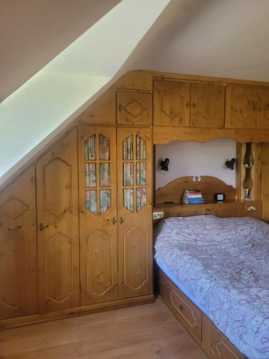 Bedroom built in - perfect for upcycling! - Image 3