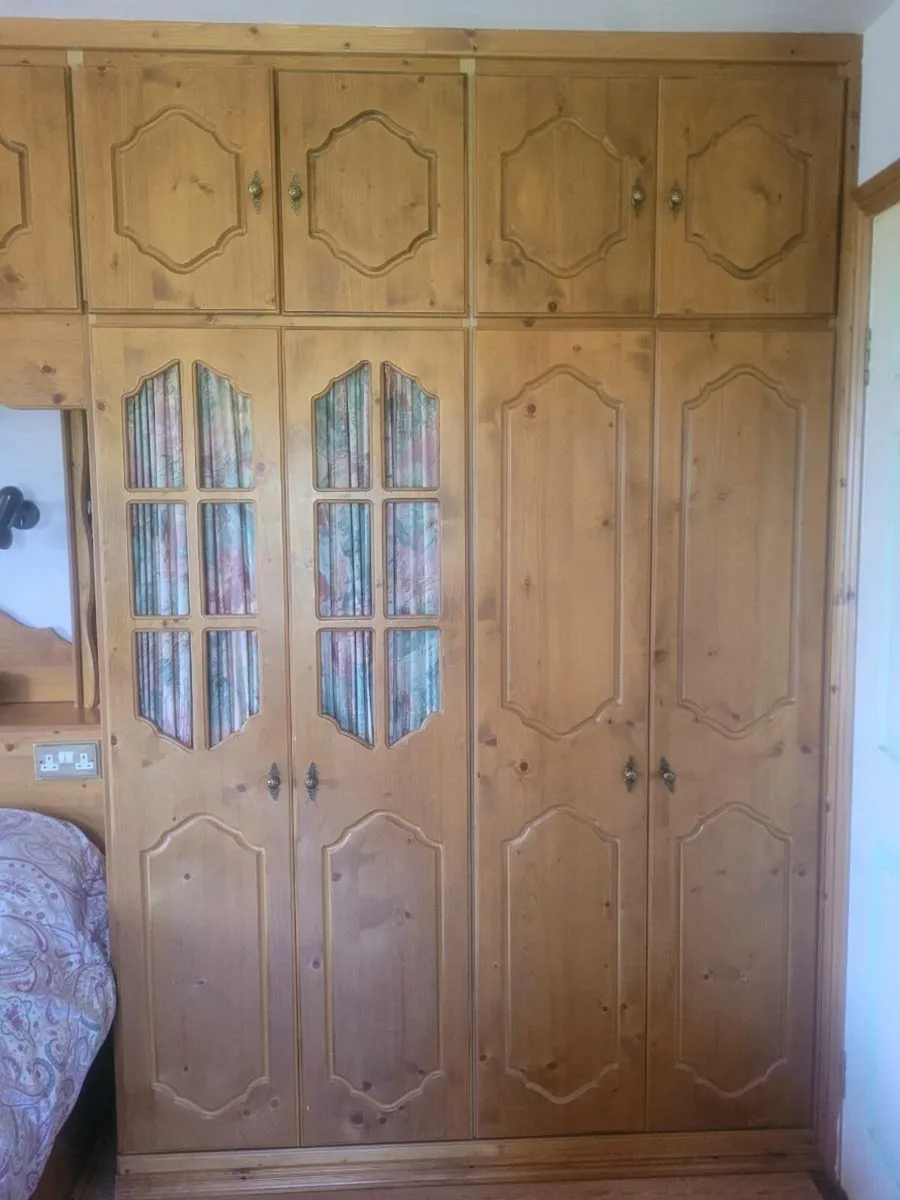 Bedroom built in - perfect for upcycling! - Image 4