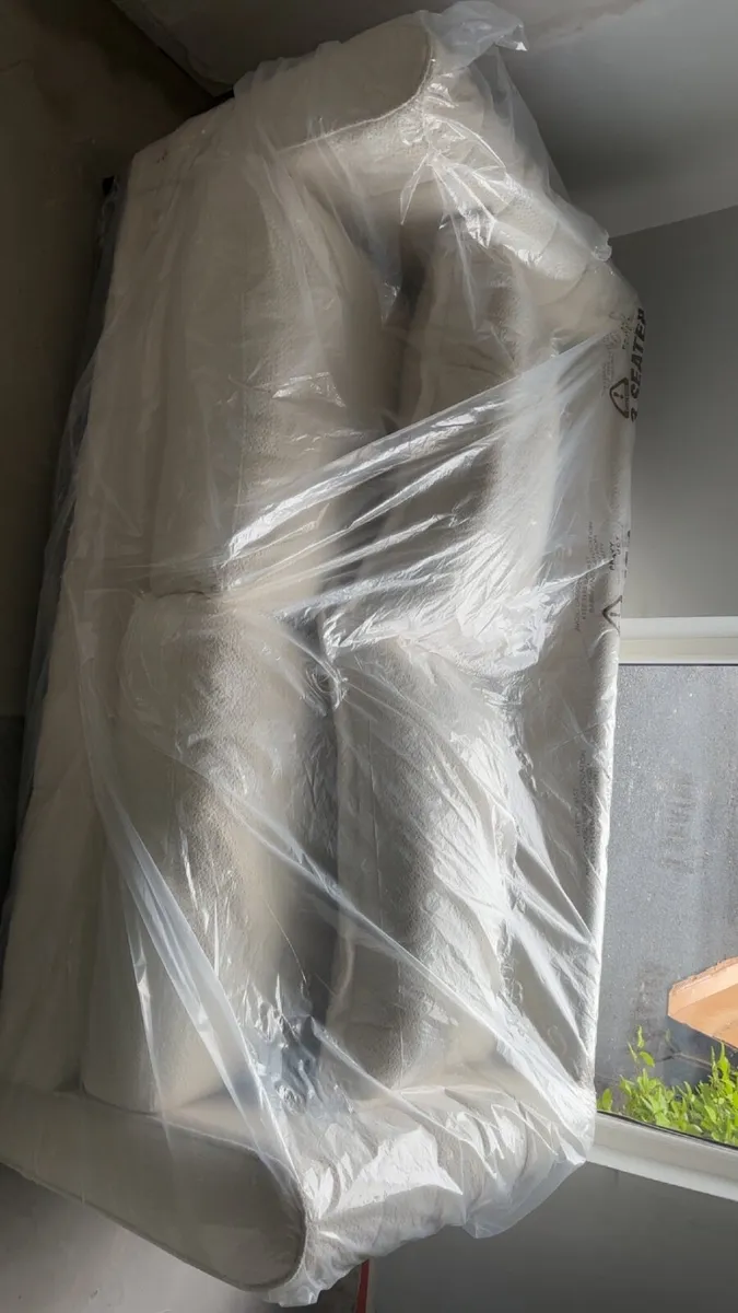 Couch - Image 4