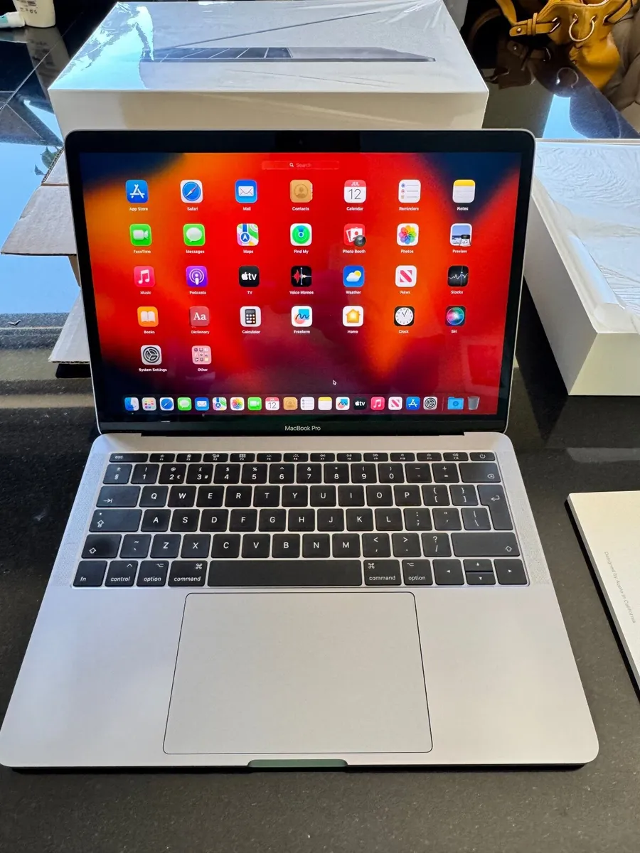 As New 13" Apple MacBook Pro 8GB / 128GB (Boxed) - Image 2