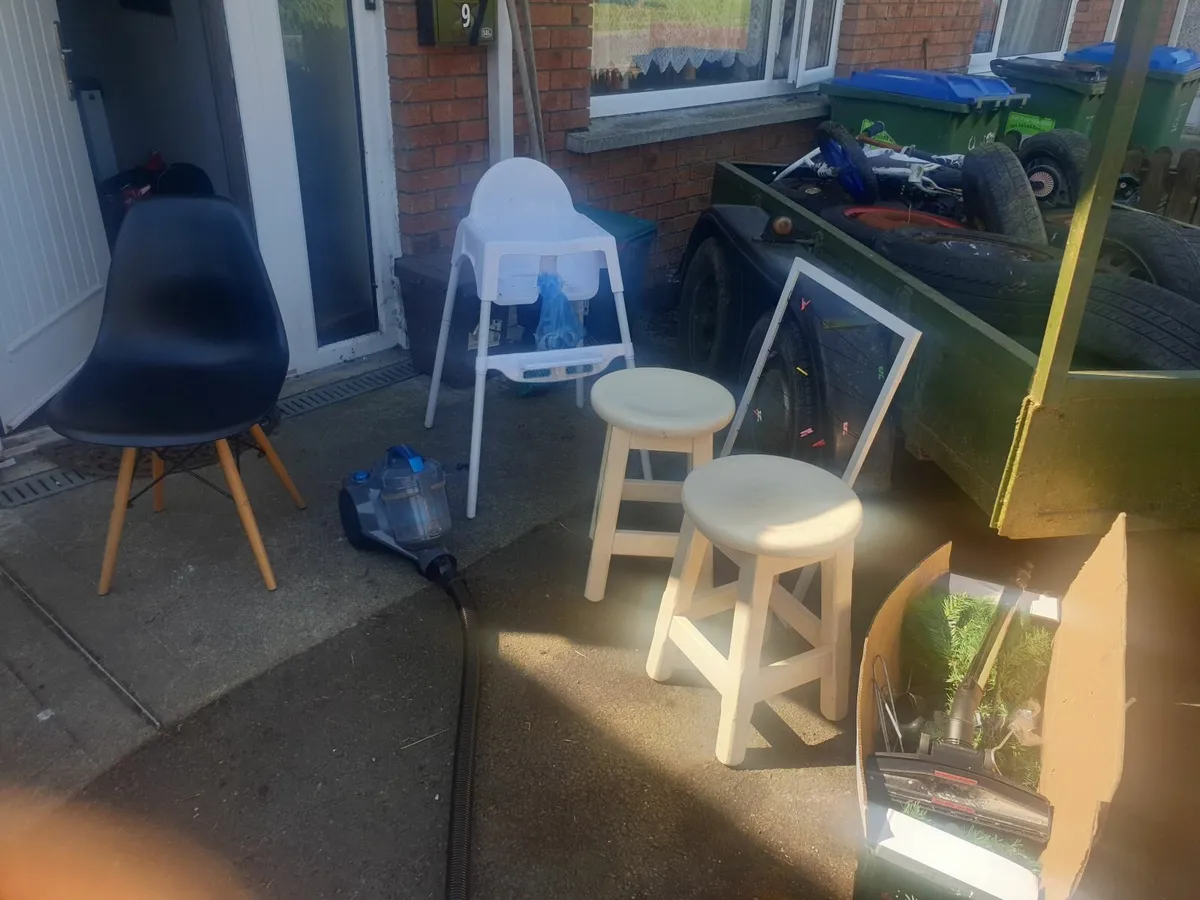 Hover stools - Image 1