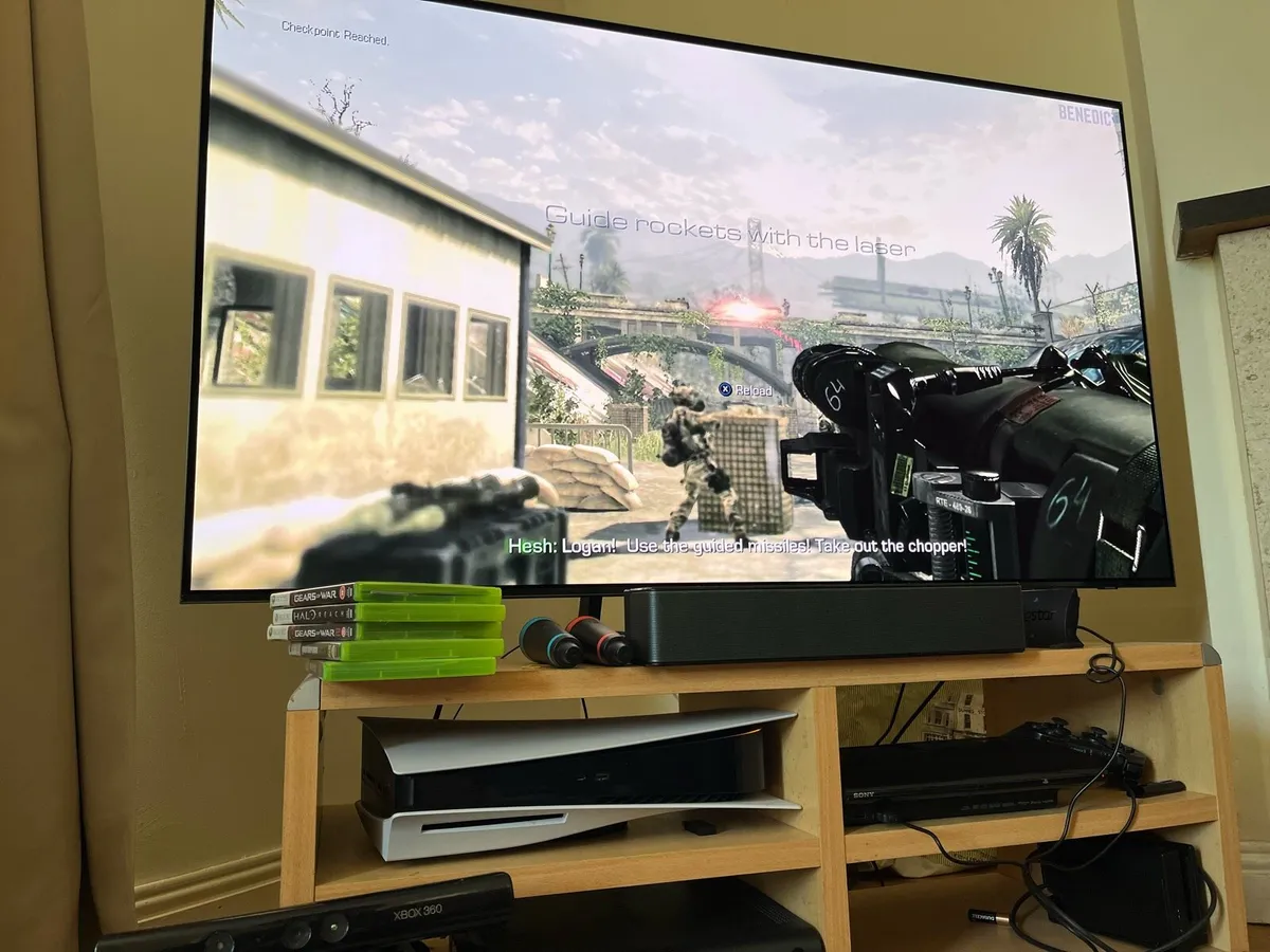 Xbox 360 + Kinect + games - Image 3