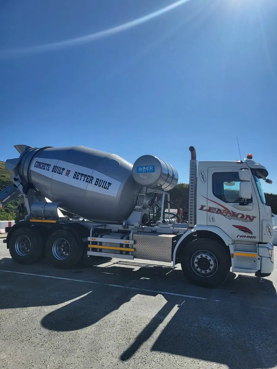 2016 Volvo  Mixer 6 wheeler - Image 3