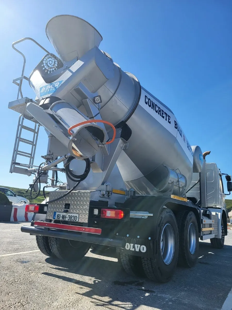 2016 Volvo  Mixer 6 wheeler - Image 4