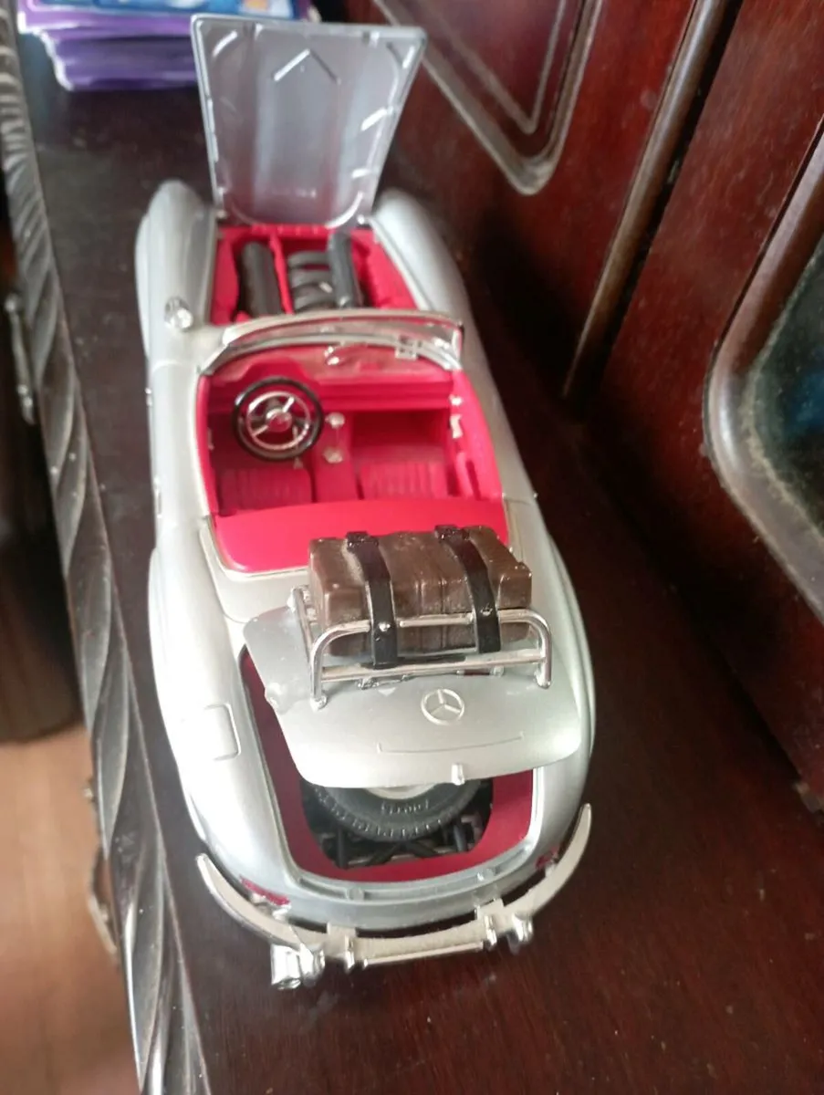 1957 MERCEDES - BENZ 300 SL ROADSTER   1- 18 SCALE - Image 3