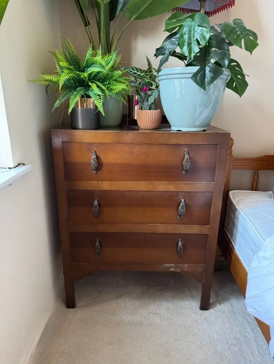 Antique Chest of Drawers. 130 ONO - Image 1