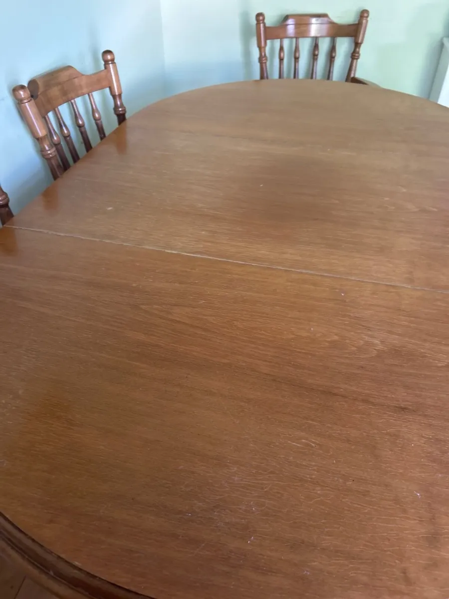 Kitchen table and chairs - Image 1