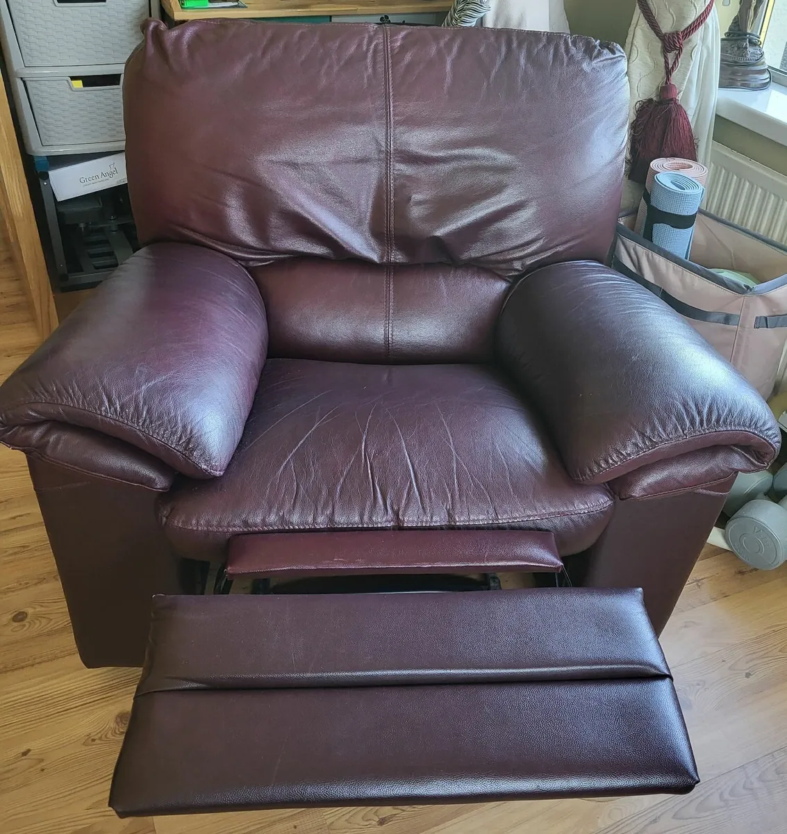 Three seat sofa and two recling arm chairs - Image 2