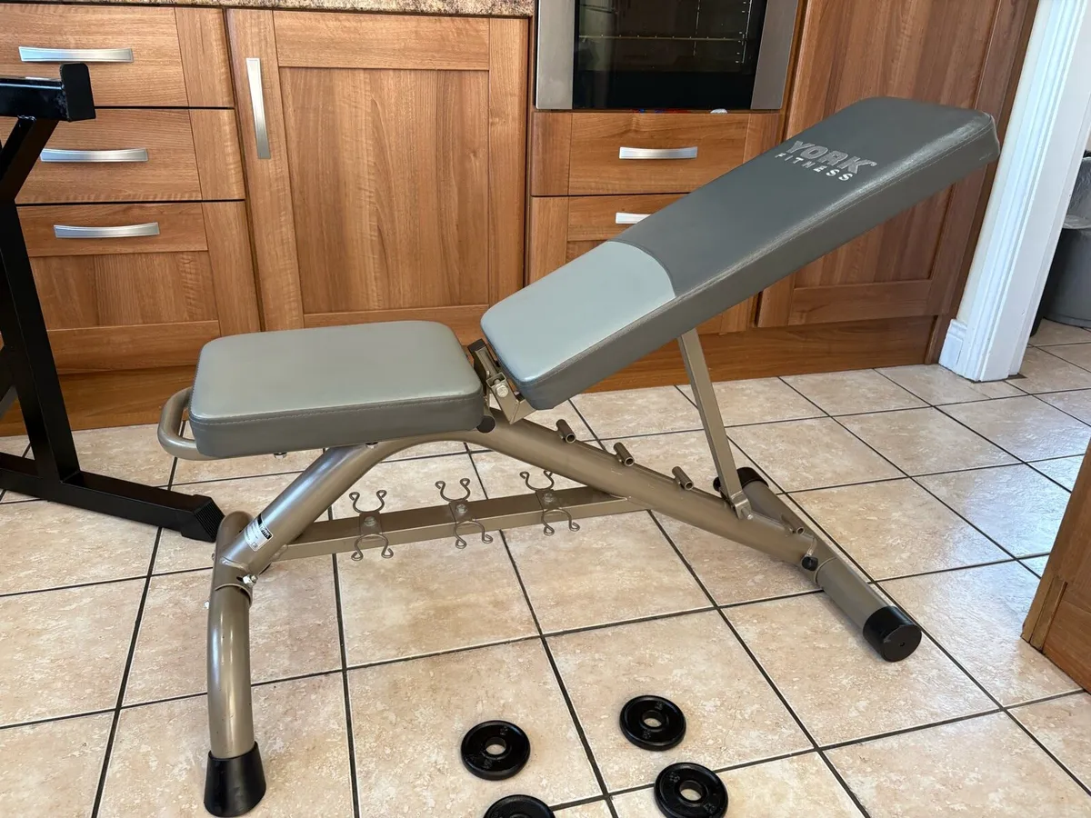BEAUTIFUL METAL GYM SET, SQUAT RACK, BENCH, WEIGHT - Image 3