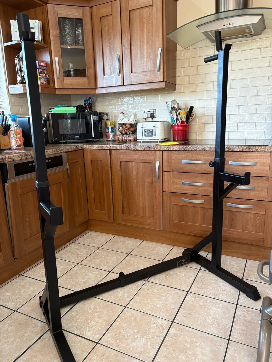 BEAUTIFUL METAL GYM SET, SQUAT RACK, BENCH, WEIGHT - Image 4