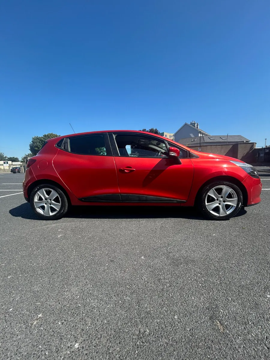 Renault Clio 2015 - Image 1
