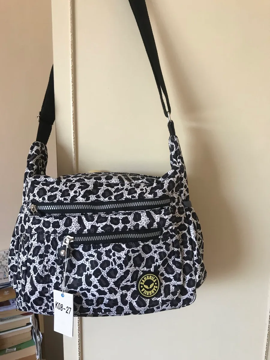 New Black & White Shoulderbag €20 - Image 1