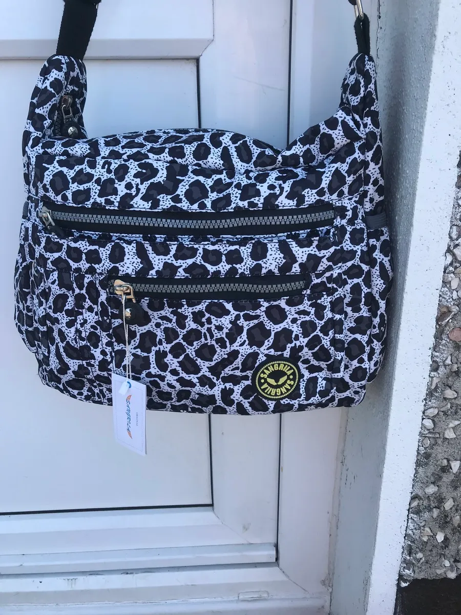 New Black & White Shoulderbag €20 - Image 4