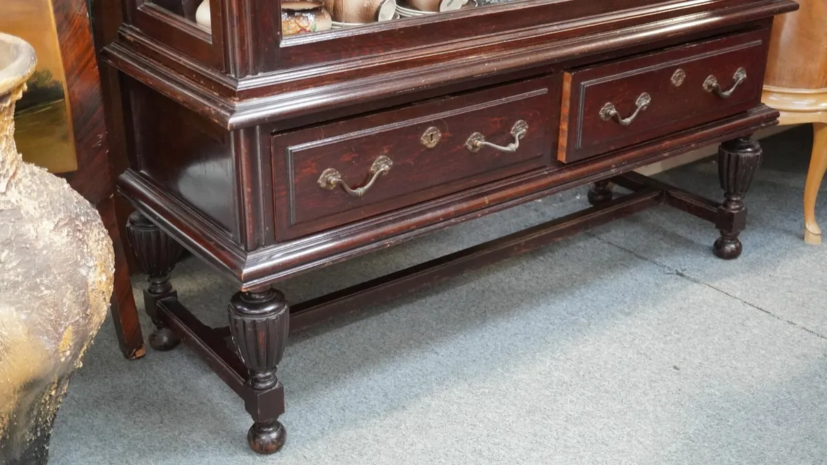 🪞 Vintage Wooden Display Cabinet - Image 4