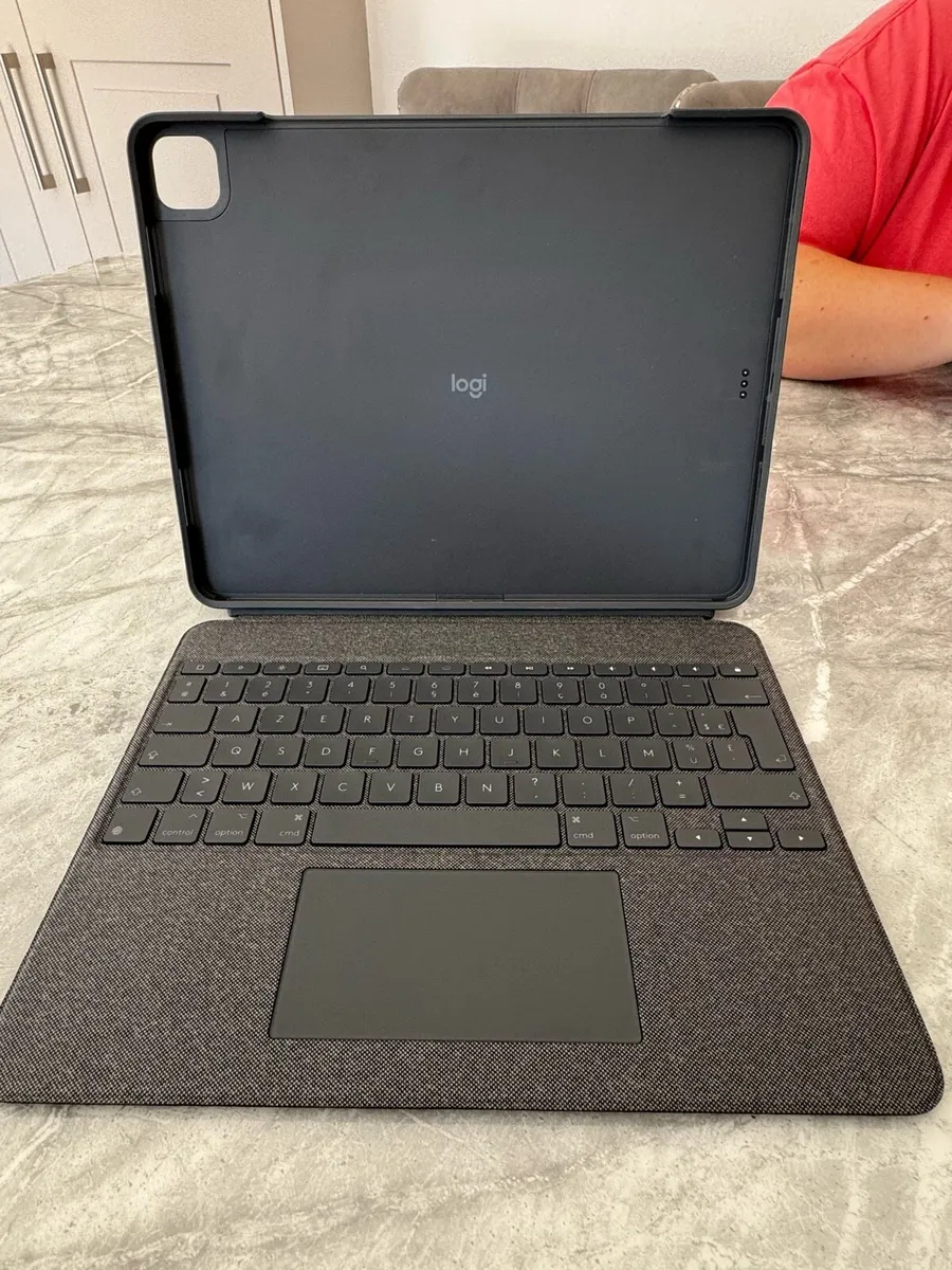 Logitech Apple Combo Touch Keyboard Case - Image 1