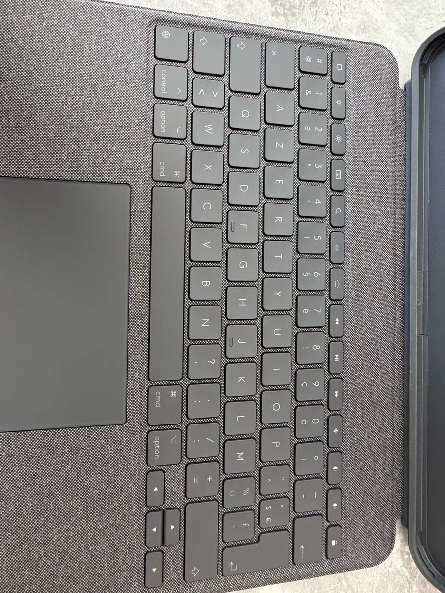 Logitech Apple Combo Touch Keyboard Case - Image 2