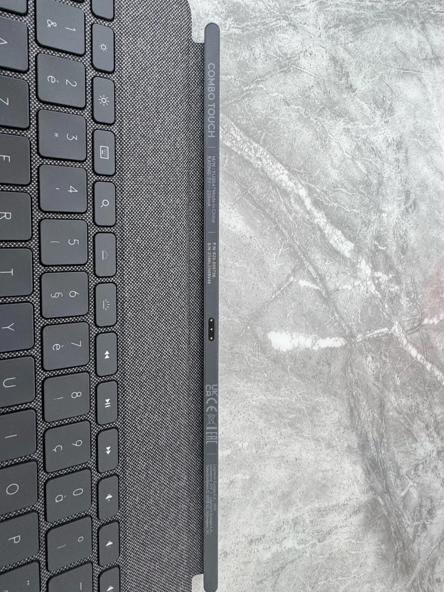 Logitech Apple Combo Touch Keyboard Case - Image 3