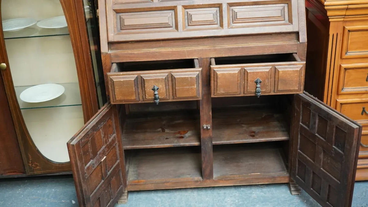📌 Vintage Spanish Bureau Cabinet - Image 2