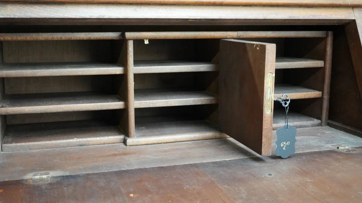📌 Vintage Spanish Bureau Cabinet - Image 4