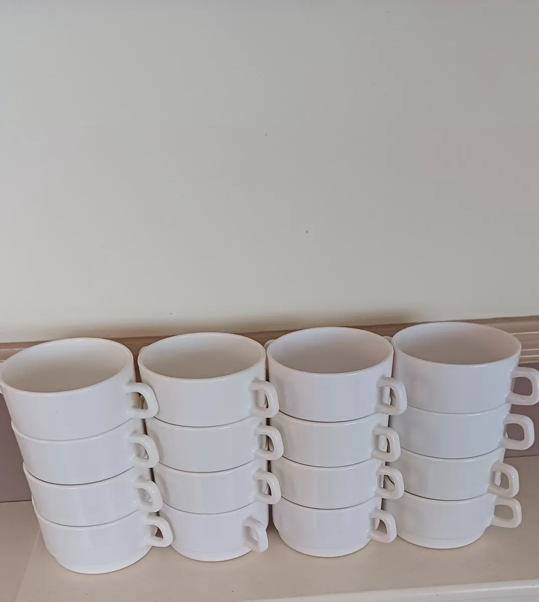 Crockery, plates bowls,jugs - Image 1