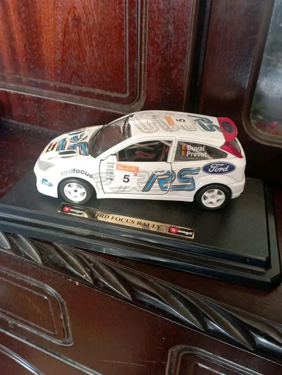 BbURAGO FORD FOCUS RALLY 1-24 SCALE - Image 1