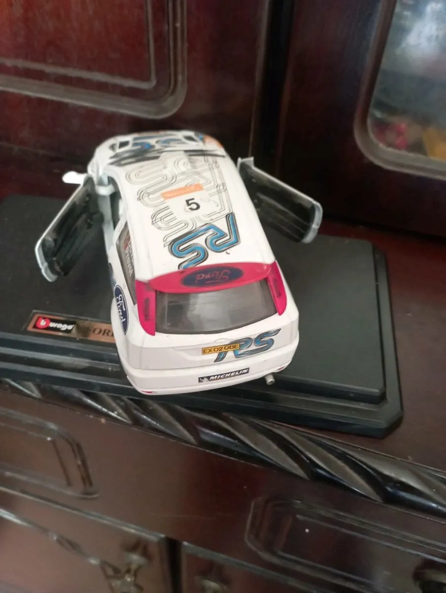 BbURAGO FORD FOCUS RALLY 1-24 SCALE - Image 4