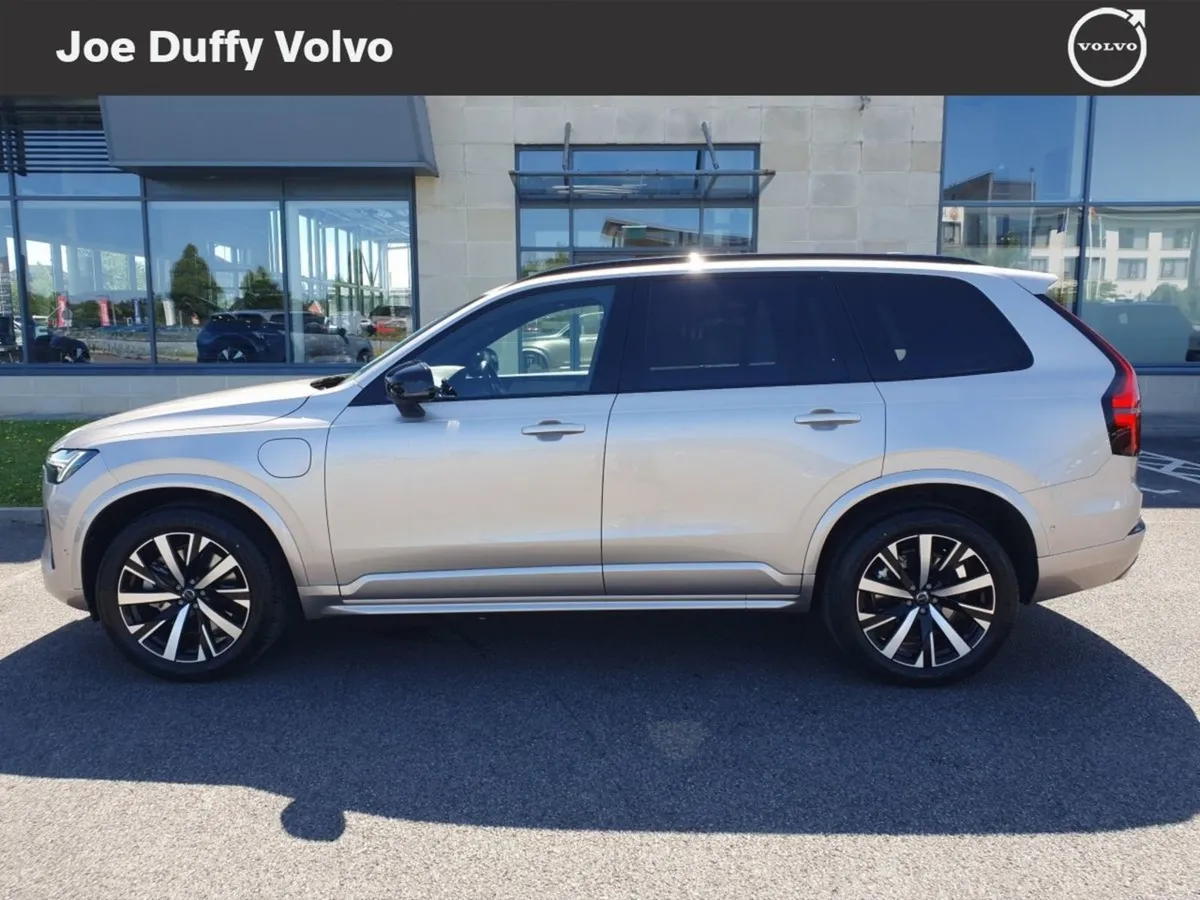 Volvo XC90 T8 AWD Plus Dark - Image 3